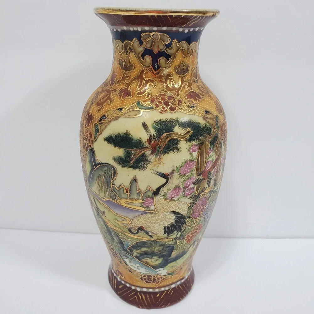 Vintage Japanese Satsuma Moriage Vase 7.5